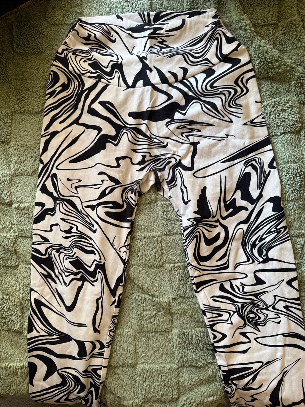 Black & White Marble-Print Leggings